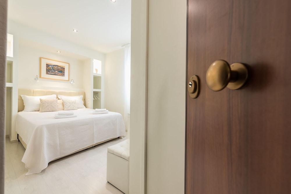 Dema Luxury Suites - Perikleous E1 아테네 외부 사진